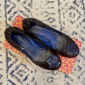 Tory Burch Women’s Minnie Reva Travel Ballet Flat - Coconut / Blue Size 7.5